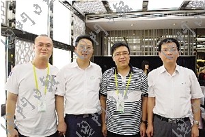 潘敏（左二）、陳凱（右一）與澳門青年考察團團長馬志毅（右二）、活動統籌施家倫（左一）合影