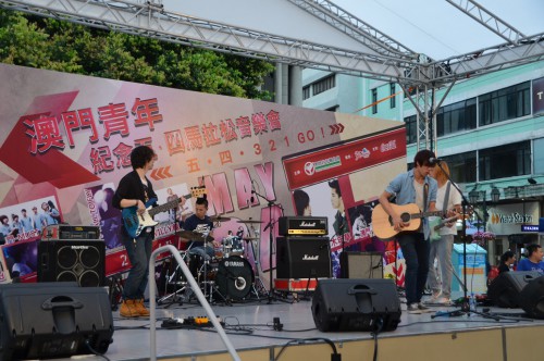 澳門青年紀念五 · 四馬拉松音樂會第八隊為我們表演的是來香港的Mr. Rocket Head