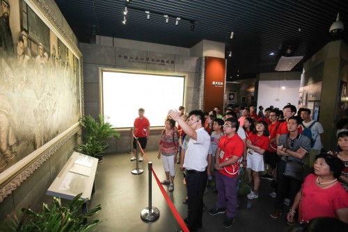 2015.07.25第十屆紅色之旅-團員參觀周恩來鄧穎超紀念館