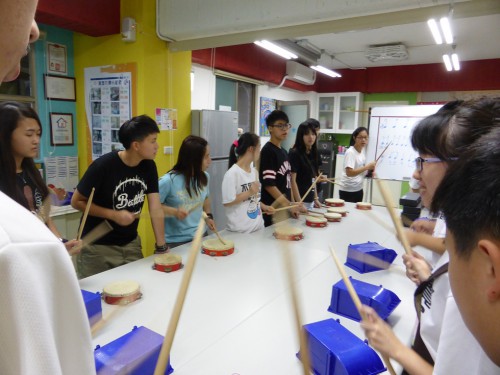 20141001青年100-臺灣社會服務訪問拜訪唐氏症基金會-團員們與唐寶寶們一起互動