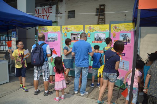  2015第四屆以藝傳城大型嘉年華活動-市民閱覽旅遊局八條步行路線資料展板